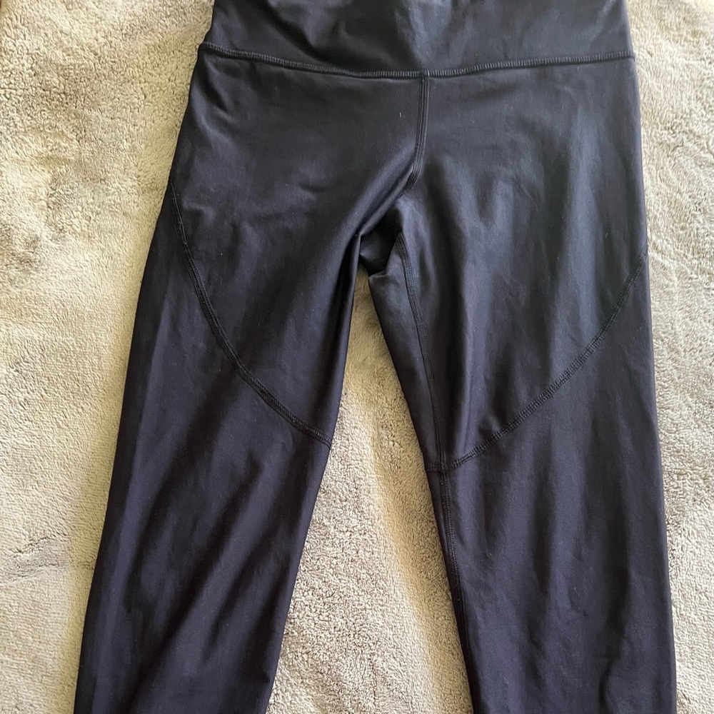 UA Heat Gear Medium Capri yoga pants